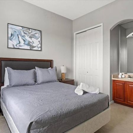 Long Stays! Lakefront - Gated Pool Home Orlando Eksteriør billede
