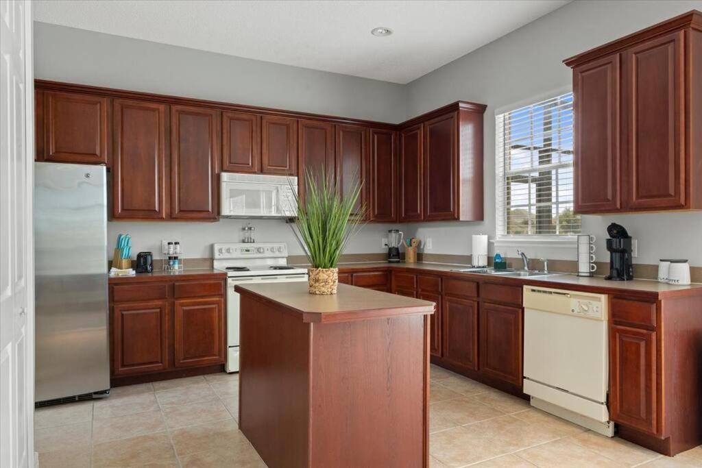 Long Stays! Lakefront - Gated Pool Home Orlando Eksteriør billede