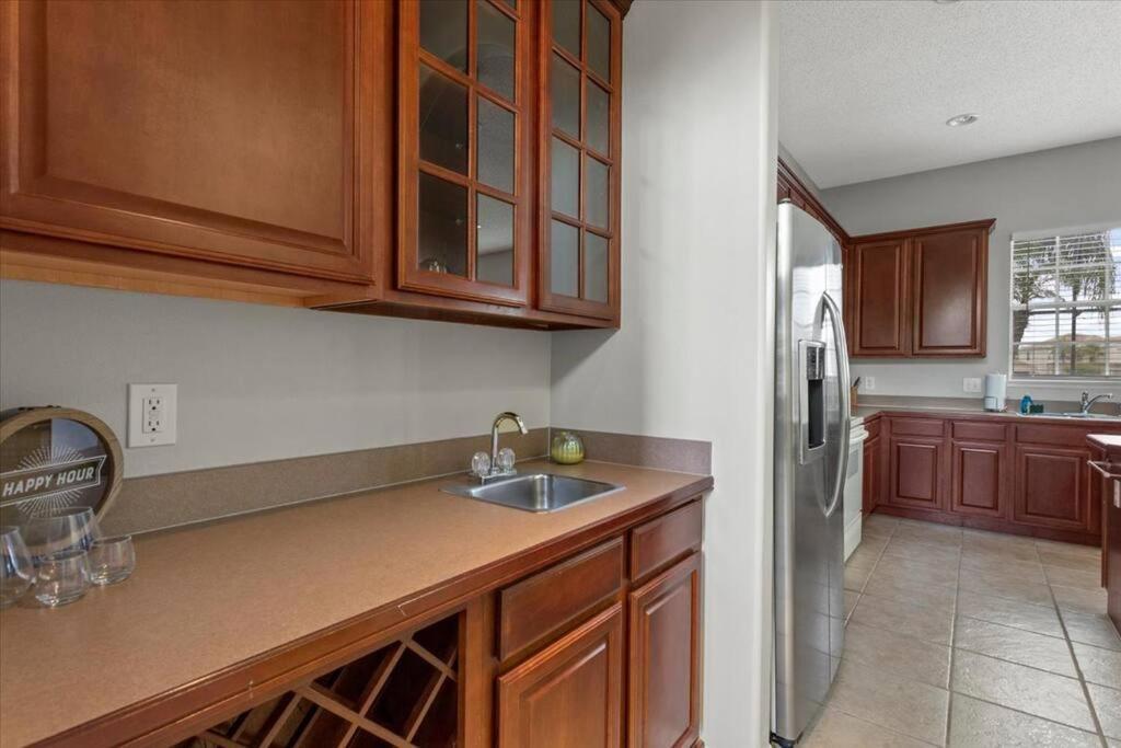 Long Stays! Lakefront - Gated Pool Home Orlando Eksteriør billede