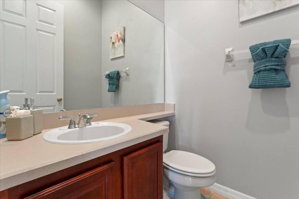 Long Stays! Lakefront - Gated Pool Home Orlando Eksteriør billede