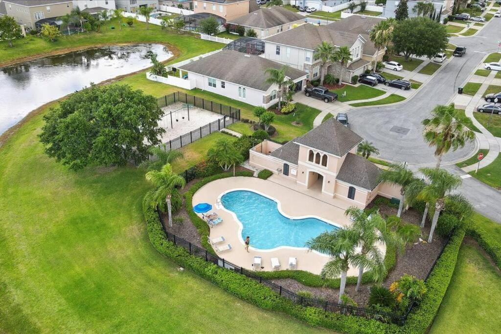 Long Stays! Lakefront - Gated Pool Home Orlando Eksteriør billede